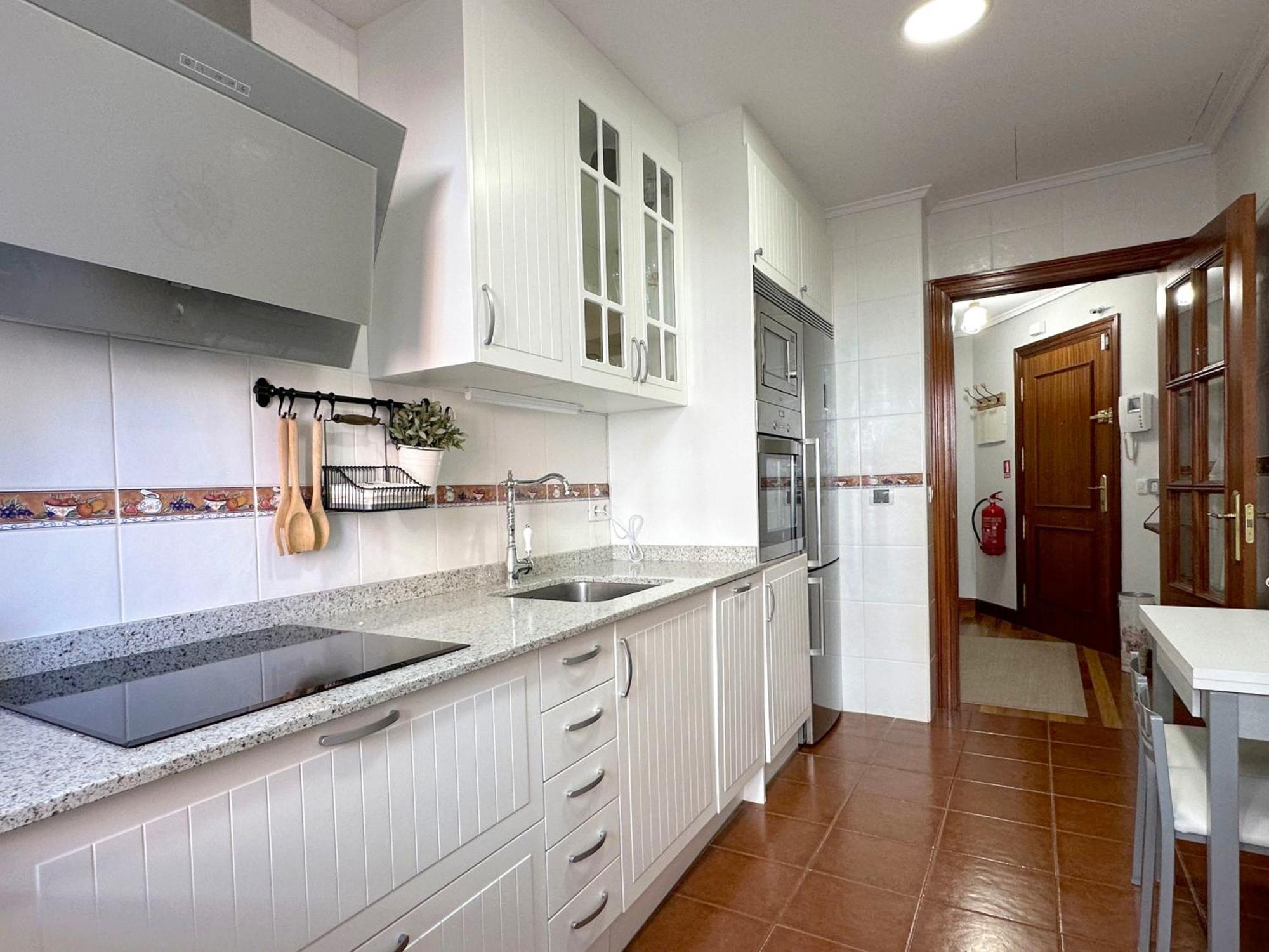 Апартаменты Apartamento Con Gran Terraza En El Centro Кастро-Урдиалес Экстерьер фото