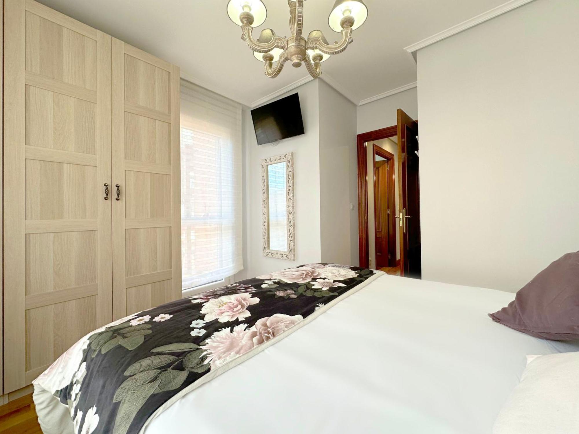 Апартаменты Apartamento Con Gran Terraza En El Centro Кастро-Урдиалес Экстерьер фото